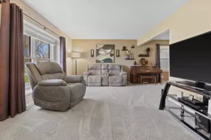 15255 W Glenora Ct, New Berlin, WI 53151 - Photo 4