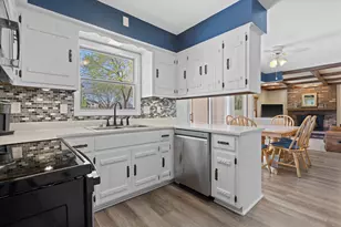 15255 W Glenora Ct, New Berlin, WI 53151 - Photo 2