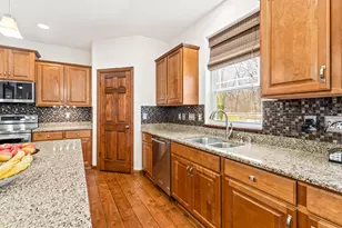 9989 S 31st St, Franklin, WI 53132 - Photo 14