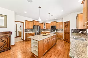 9989 S 31st St, Franklin, WI 53132 - Photo 12