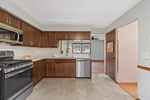 5224 W Rita Dr, West Allis, WI 53219 - Photo 14