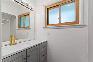 8727 N Kildeer Ct, Brown Deer, WI 53209 - Photo 10