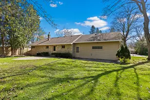 8727 N Kildeer Ct, Brown Deer, WI 53209 - Photo 2