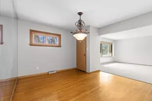 8727 N Kildeer Ct, Brown Deer, WI 53209 - Photo 8