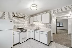 2219 S 70th St, West Allis, WI 53219 - Photo 10