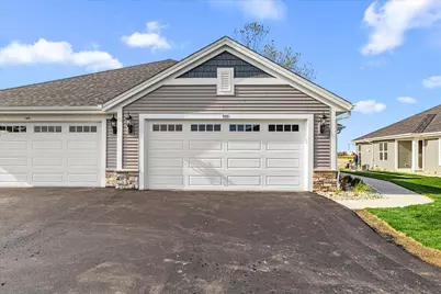 540  Hunter Oaks Blvd #0602, Watertown, WI 53094 - Photo 1