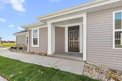 540  Hunter Oaks Blvd #0602, Watertown, WI 53094 - Photo 2