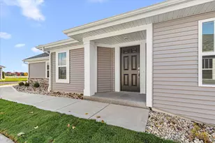 540 Hunter Oaks Blvd, Watertown, WI 53094 - Photo 2