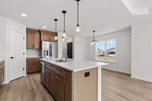 536 Hunter Oaks Blvd, Watertown, WI 53094 - Photo 6