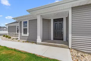 532 Hunter Oaks Blvd, Watertown, WI 53094 - Photo 2