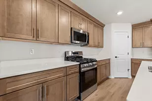 504 Hunter Oaks Blvd, Watertown, WI 53094 - Photo 4