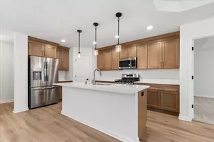 508 Hunter Oaks Blvd, Watertown, WI 53094 - Photo 2