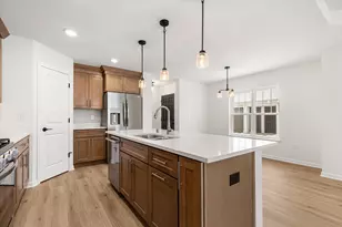 512 Hunter Oaks Blvd, Watertown, WI 53094 - Photo 4
