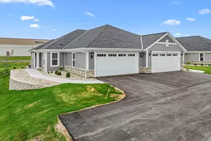 520 Hunter Oaks Blvd, Watertown, WI 53094 - Photo 1