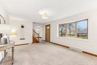 4260 N 93rd St, Wauwatosa, WI 53222 - Photo 8