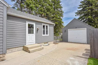 927  Genesee St, Waukesha, WI 53186 - Photo 34