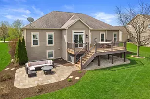 N42W22814 Beacon Ct, Pewaukee, WI 53072 - Photo 6