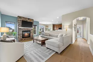 N42W22814 Beacon Ct, Pewaukee, WI 53072 - Photo 14