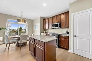 N42W22814 Beacon Ct, Pewaukee, WI 53072 - Photo 24