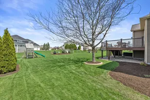 N42W22814 Beacon Ct, Pewaukee, WI 53072 - Photo 12