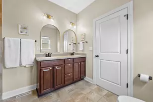 N42W22814 Beacon Ct, Pewaukee, WI 53072 - Photo 32