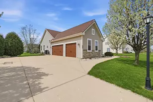 1470 Waters Edge Dr, Oconomowoc, WI 53066 - Photo 2