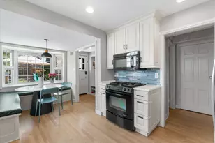 6060 N Bay Ridge Ave, Whitefish Bay, WI 53217 - Photo 12