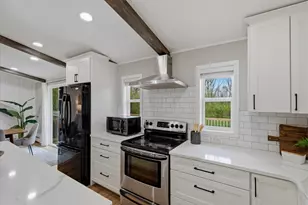 1015 W Devonshire Rd, Delafield, WI 53018 - Photo 10