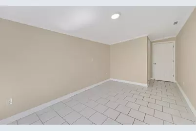 2412  Eaton Ln, Racine, WI 53404 - Photo 12