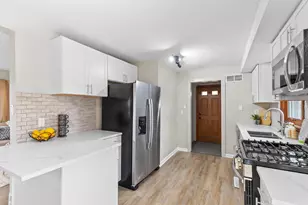 1913 E Eden Pl, Saint Francis, WI 53235 - Photo 4