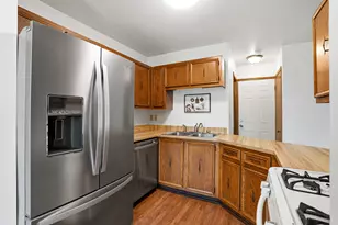 7307 S Delaine Dr, Oak Creek, WI 53154 - Photo 6
