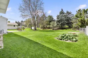 W174N9433 Devonwood Rd, Menomonee Falls, WI 53051 - Photo 20