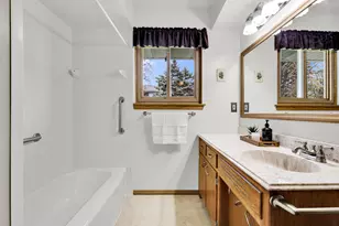 W174N9433 Devonwood Rd, Menomonee Falls, WI 53051 - Photo 12
