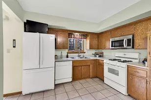 W174N9433 Devonwood Rd, Menomonee Falls, WI 53051 - Photo 8