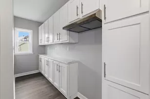 2051 S 57th St, West Allis, WI 53219 - Photo 12