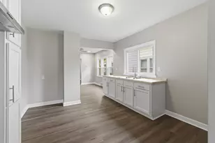 2051 S 57th St, West Allis, WI 53219 - Photo 10