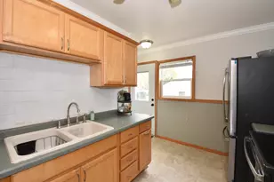 3337 E Waterford Ave, Saint Francis, WI 53235 - Photo 10