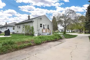 3337 E Waterford Ave, Saint Francis, WI 53235 - Photo 24