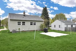 3337 E Waterford Ave, Saint Francis, WI 53235 - Photo 22
