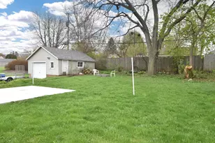 3337 E Waterford Ave, Saint Francis, WI 53235 - Photo 18
