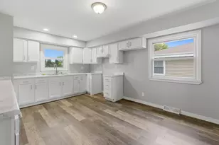 2619 E Bolivar Ave, Saint Francis, WI 53235 - Photo 8