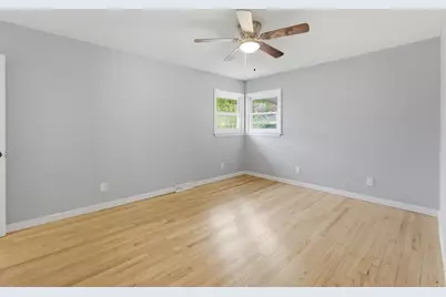 2619 E Bolivar Ave, Saint Francis, WI 53235 - Photo 12