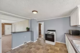 3561 S 31st St, Greenfield, WI 53221 - Photo 10