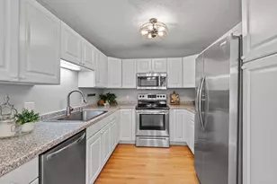 N21W24202 Cumberland Dr, Pewaukee, WI 53072 - Photo 6