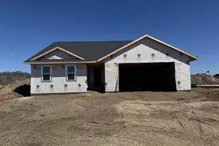 831 American Dr, Holmen, WI 54636 - Photo 2
