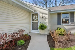 N76W15272 Prairie Ln, Menomonee Falls, WI 53051 - Photo 2