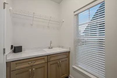 369  Evergreen Ln, Pewaukee, WI 53072 - Photo 22