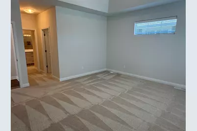 369  Evergreen Ln, Pewaukee, WI 53072 - Photo 12