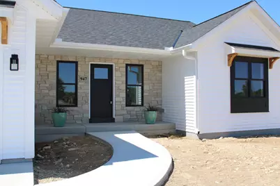 947  Drumlin Dr, Kewaskum, WI 53040 - Photo 2