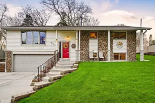 321 Lakeview Rd, South Milwaukee, WI 53172 - Photo 2